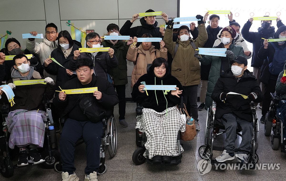 전장연 지하철 탑승 시위 멈추게 한 '특별교통수단 예산' 뭐길래