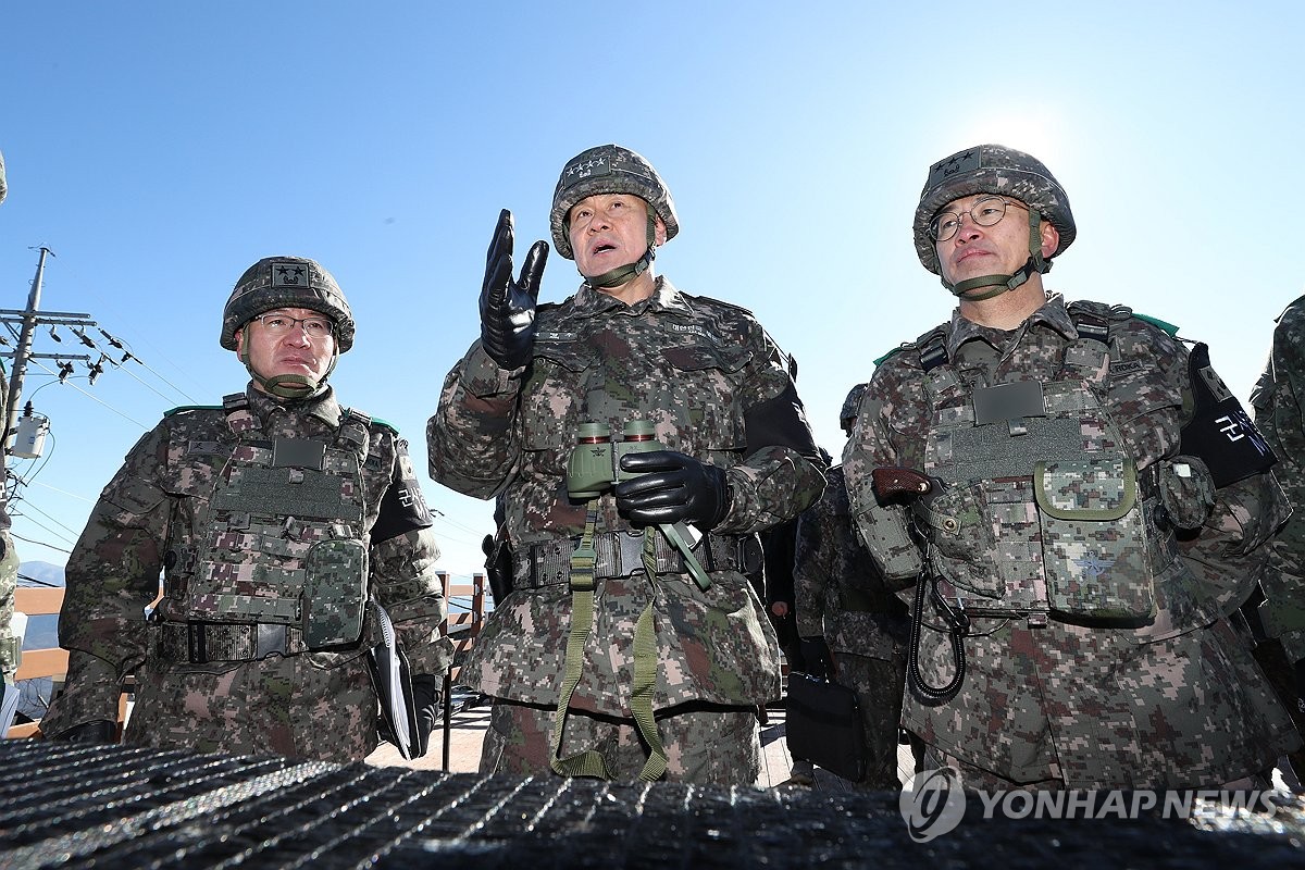 합참의장, 연평부대 방문…"주도적 태세로 적 도발 시 응징"