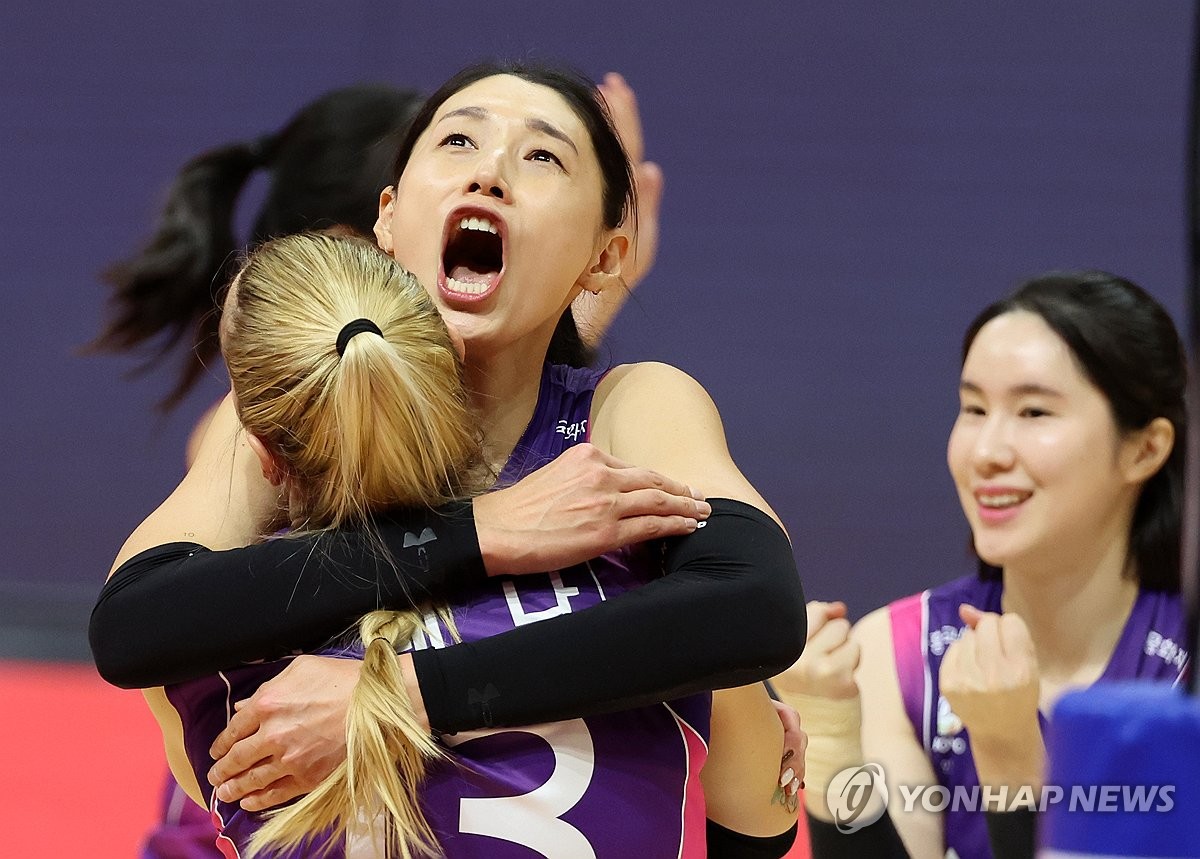 '해결사' 김연경 25점…흥국생명, 8연승 행진·승점 30 선착