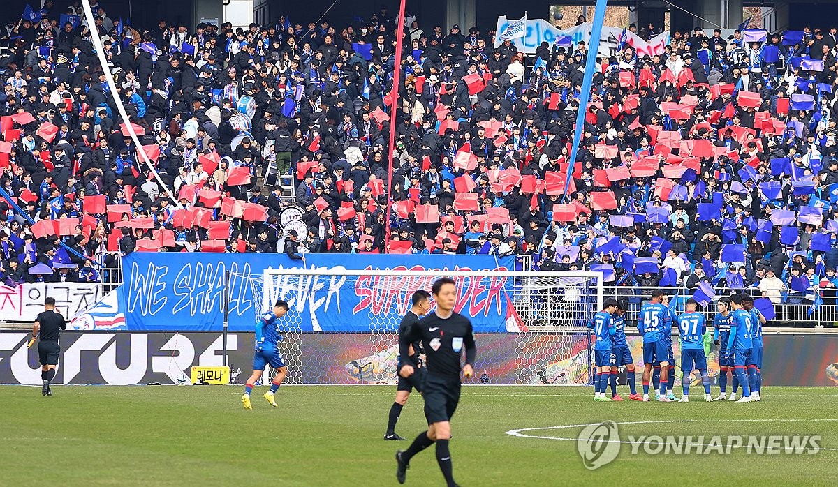 최순호 수원FC 단장 "빅버드 공유, '큰형' 수원 팬에 배려 부탁"