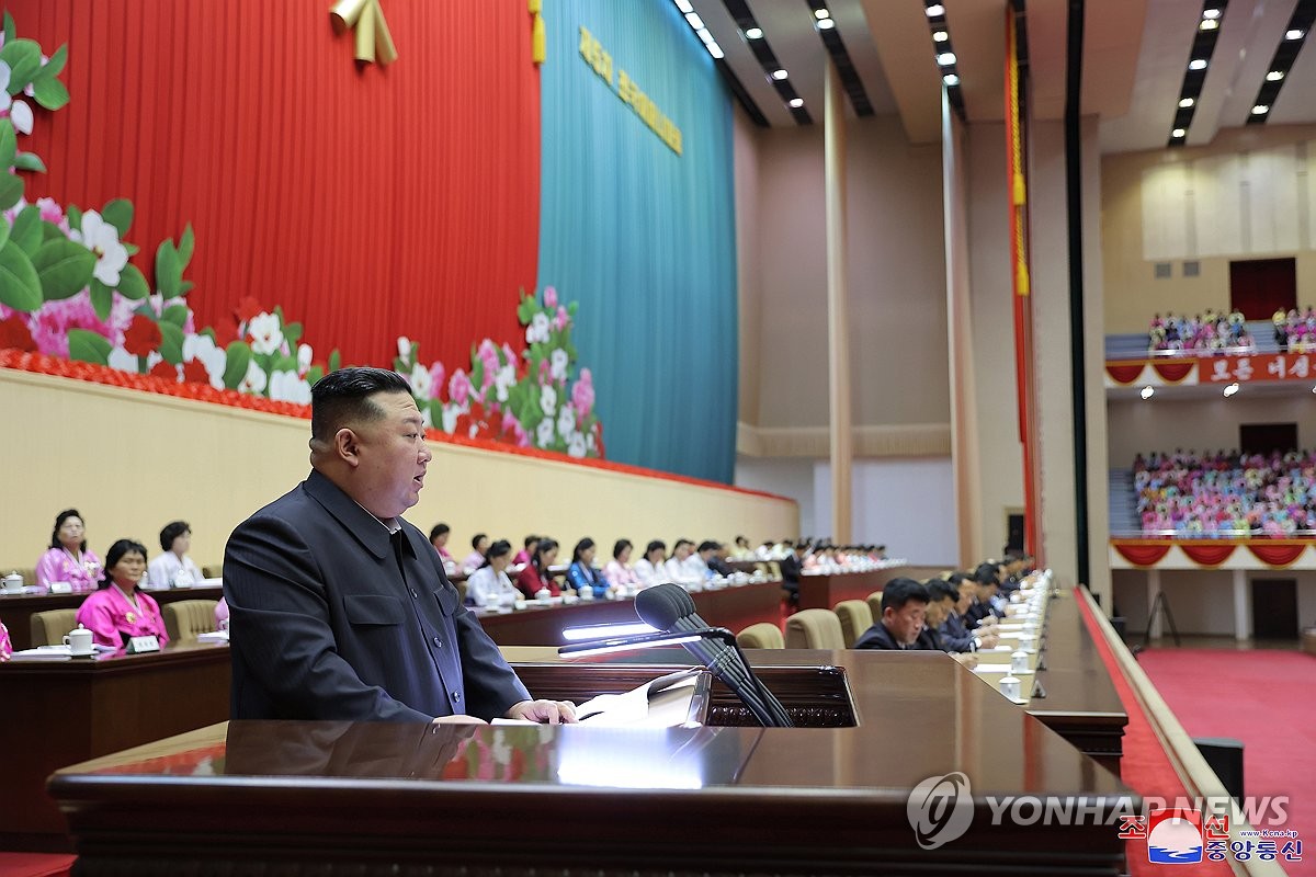 김정은, 어머니 역할 재강조…"가정이 튼튼해야 사회주의 부흥"