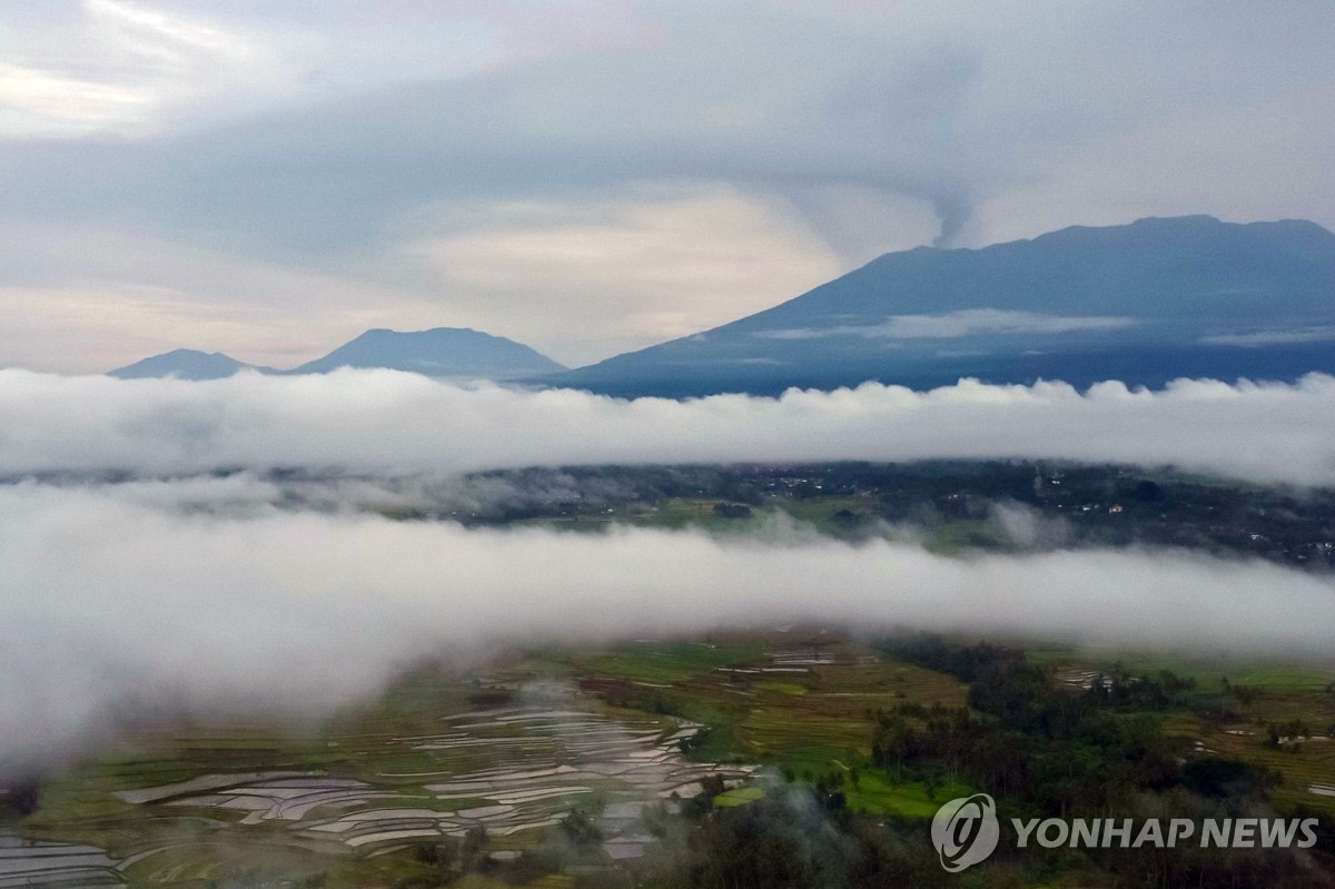 인니 마라피 화산 폭발 사망자 22명으로 늘어…1명 실종