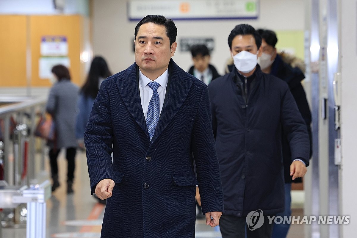 '도도맘에 허위 고소 종용' 강용석 징역 6개월에 집행유예 2년