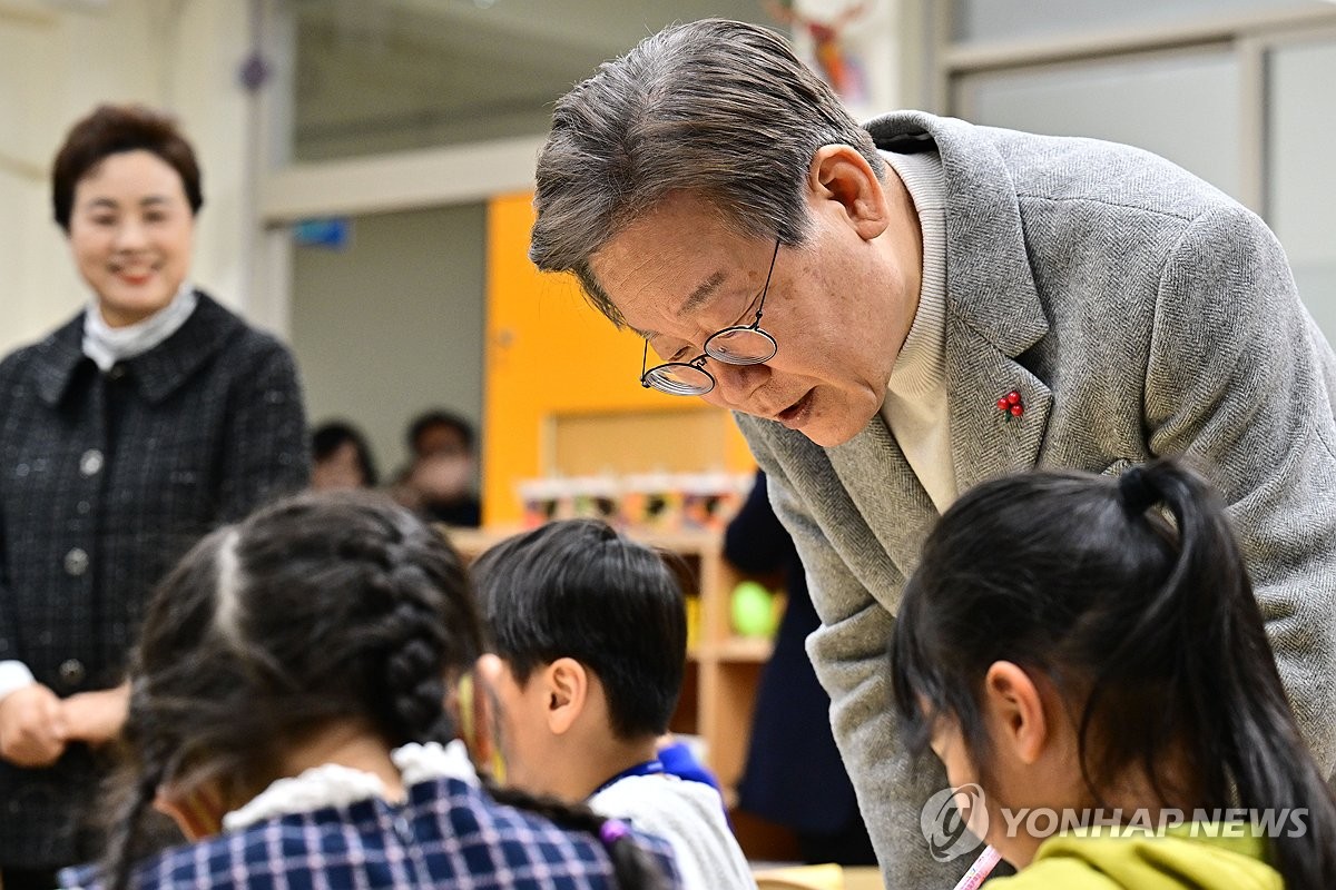 野 총선 2호공약 '온동네 초등돌봄'…이재명 "저출생 문제 완화"(종합)