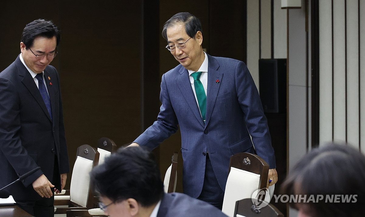 한총리, 野 '김홍일 지명철회' 요구에 "하는 것 보고 평가해야"