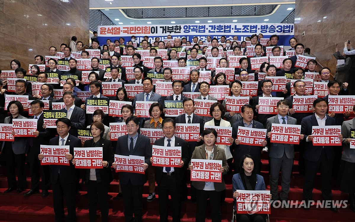 민주, 노조법·방송법 폐기에 "오만한 대통령, 비루한 여당"