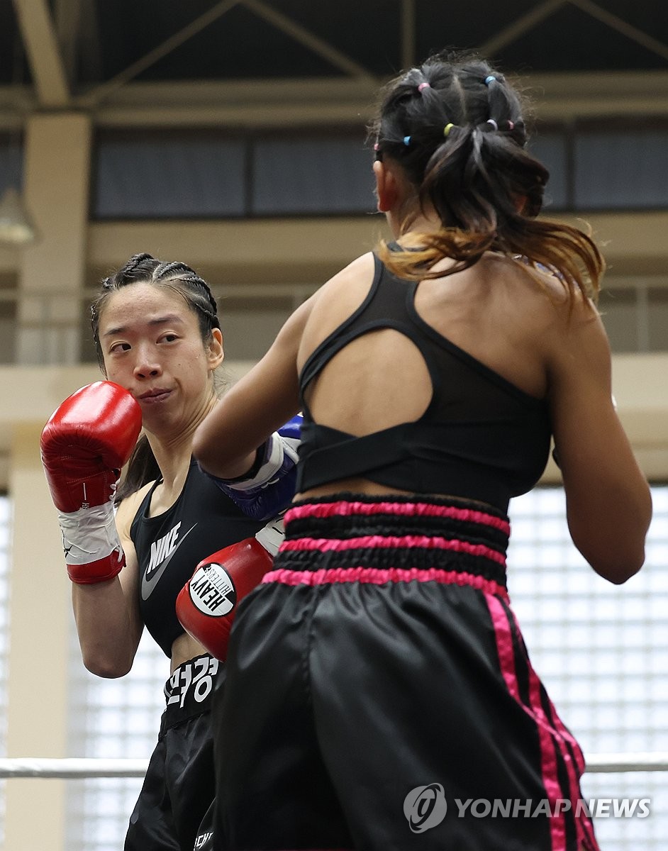 '소아과 의사 복서' 서려경, 태국 선수에 호쾌한 TKO 승리