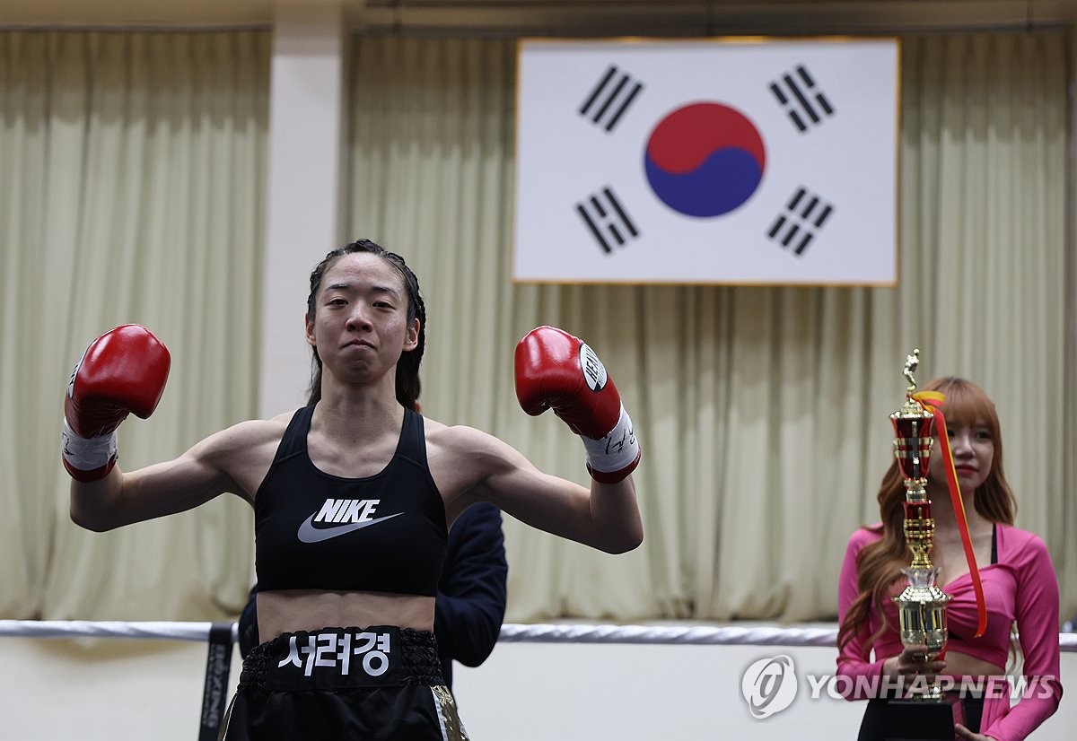 '소아과 의사 복서' 서려경, 태국 선수에 호쾌한 TKO 승리