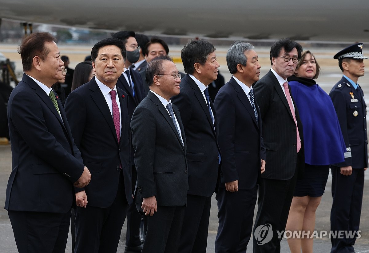 尹대통령, 네덜란드 국빈방문차 출국…'반도체 동맹' 강화(종합)