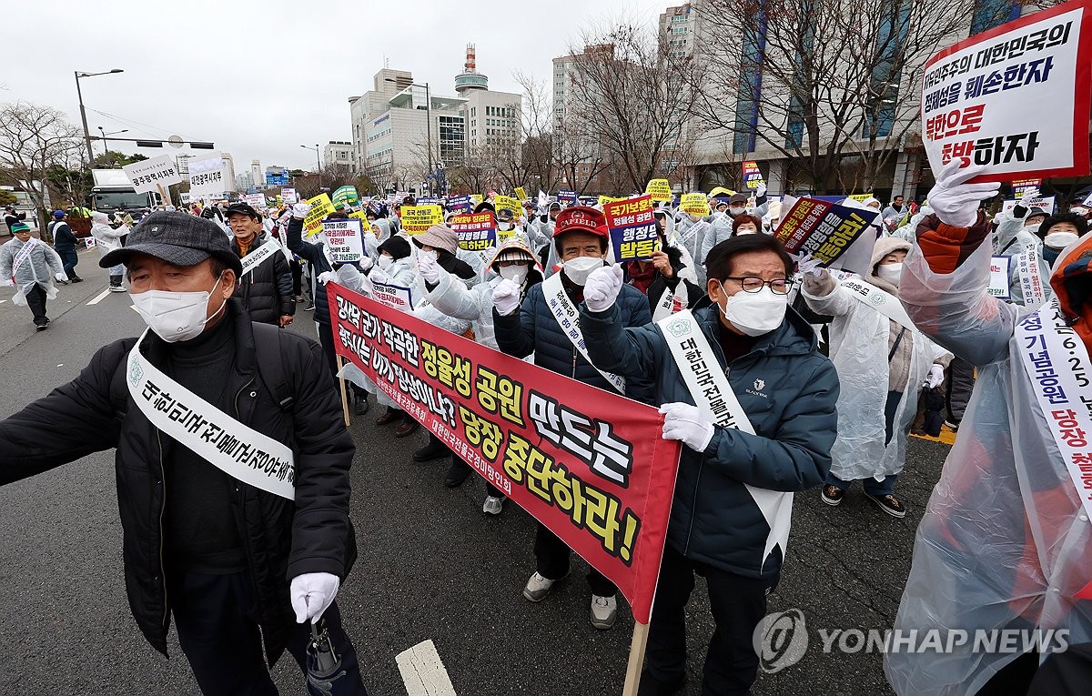 보훈단체, 정율성 사업 반대 집회…강기정 "시대착오적 시위"