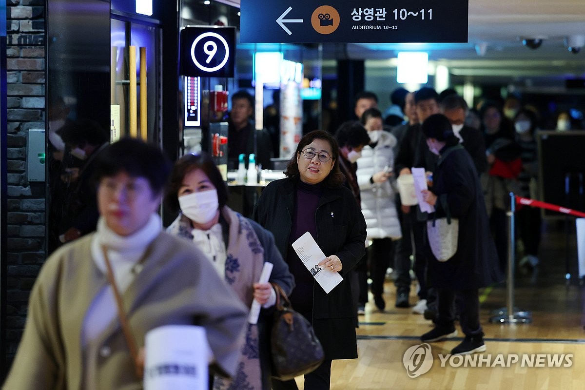 '서울의 봄' 단체관람 오월단체 "반란 신군부, 역사에 실패"