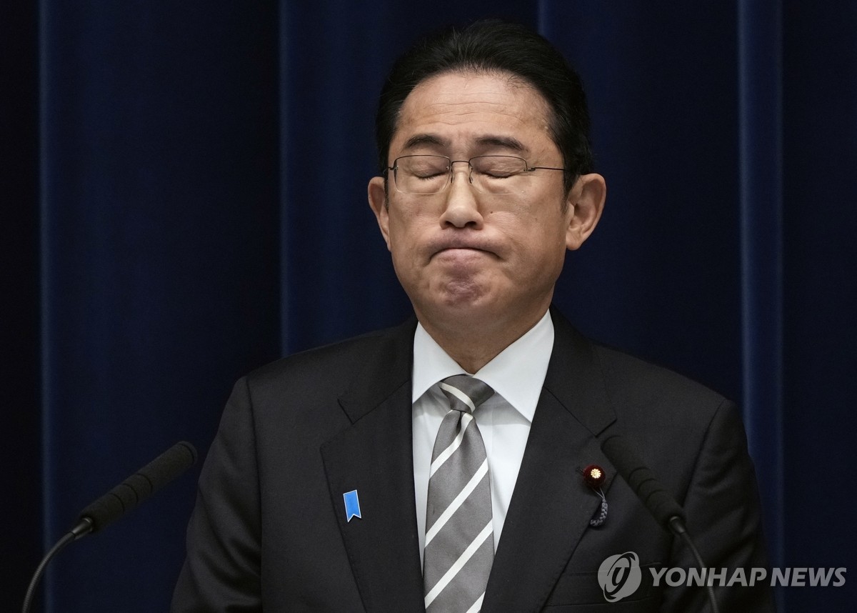 日검찰, '자민당 비자금' 수사 본격화…지지율 추가 하락 불가피