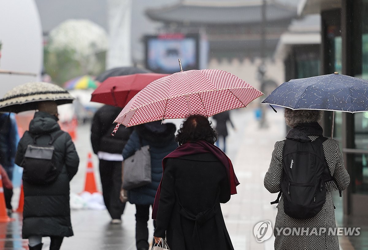 올림푸스 슬롯사이트 여름처럼 장대비…밤 돼야 잠시 소강상태