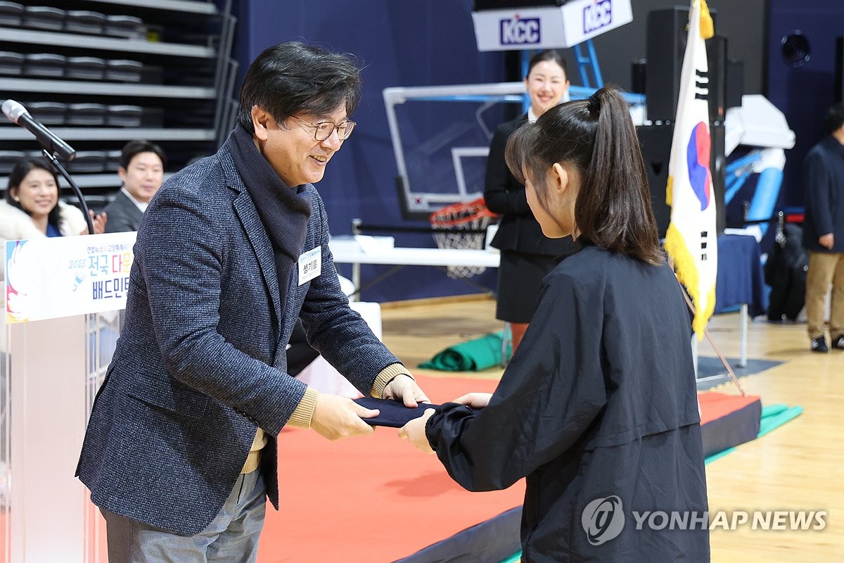 셔틀콕에 화합을 담아…다문화가족 배드민턴대회 고양서 열려