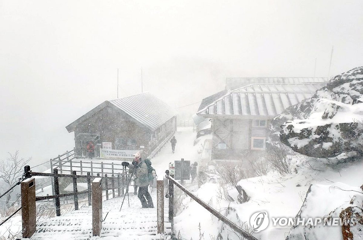 대설·한파로 계량기 동파 4건…항공기·여객선 결항