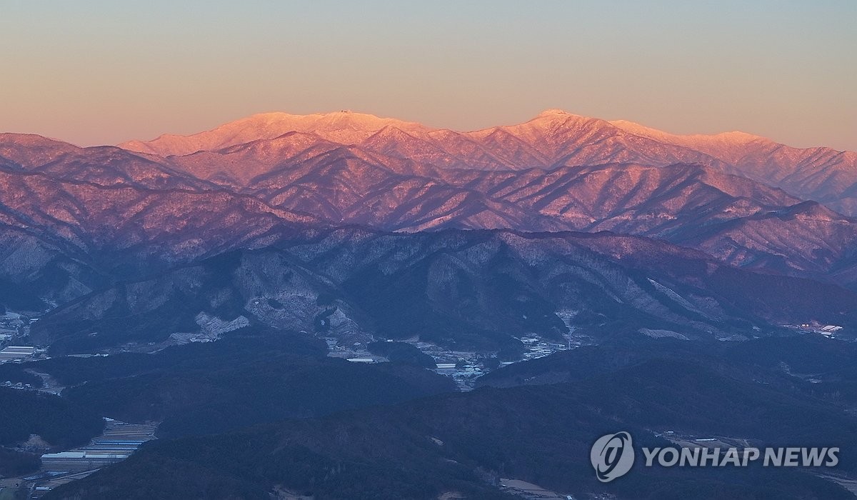 강원 영하권 강추위에 도로도 '꽁꽁'…미끄러짐 사고 잇따라