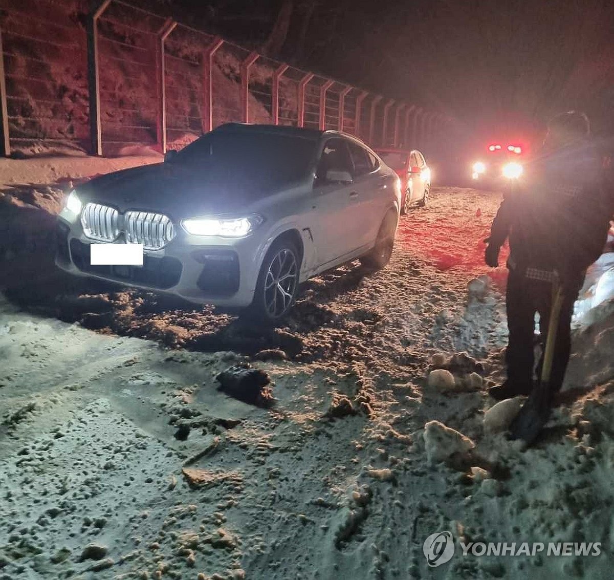 강원 영하권 강추위에 도로도 '꽁꽁'…미끄러짐 사고 잇따라