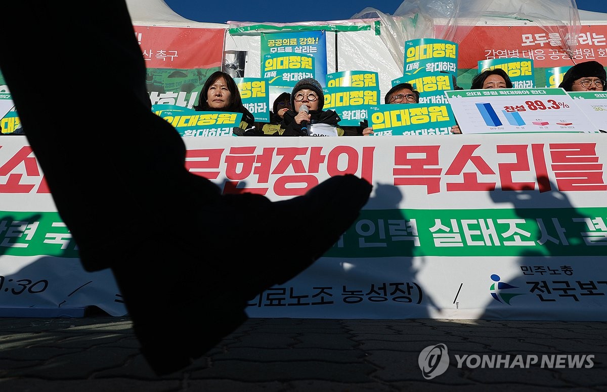 의대증원 반대 외치며 거리나온 의사들…여론에 집단행동은 부담(종합)