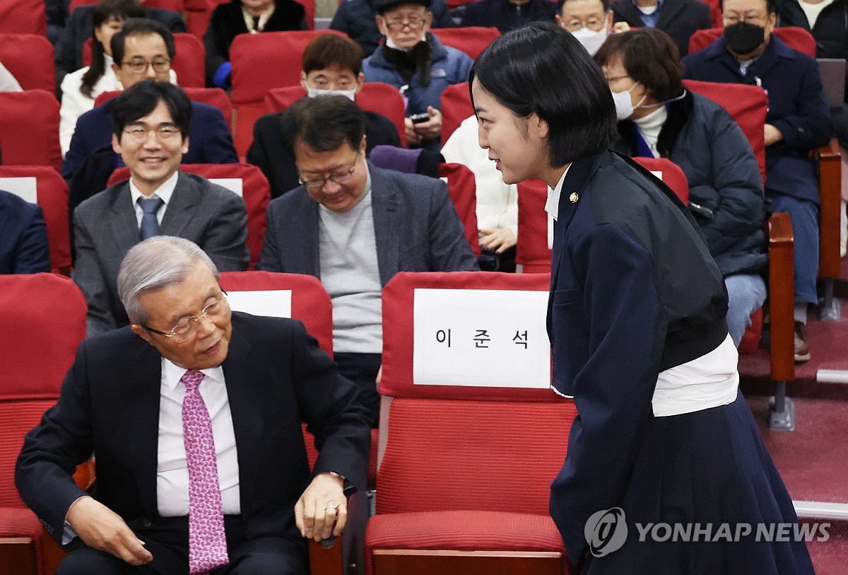 류호정, 몸은 정의당·마음은 금태섭 신당…정의, 중징계 추진