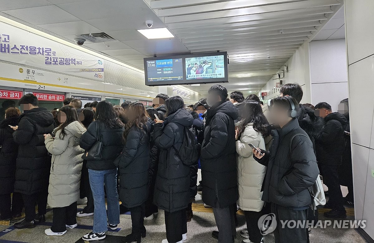 열차 고장에 김포골드라인 '아비규환'…"압사사고 날 뻔"