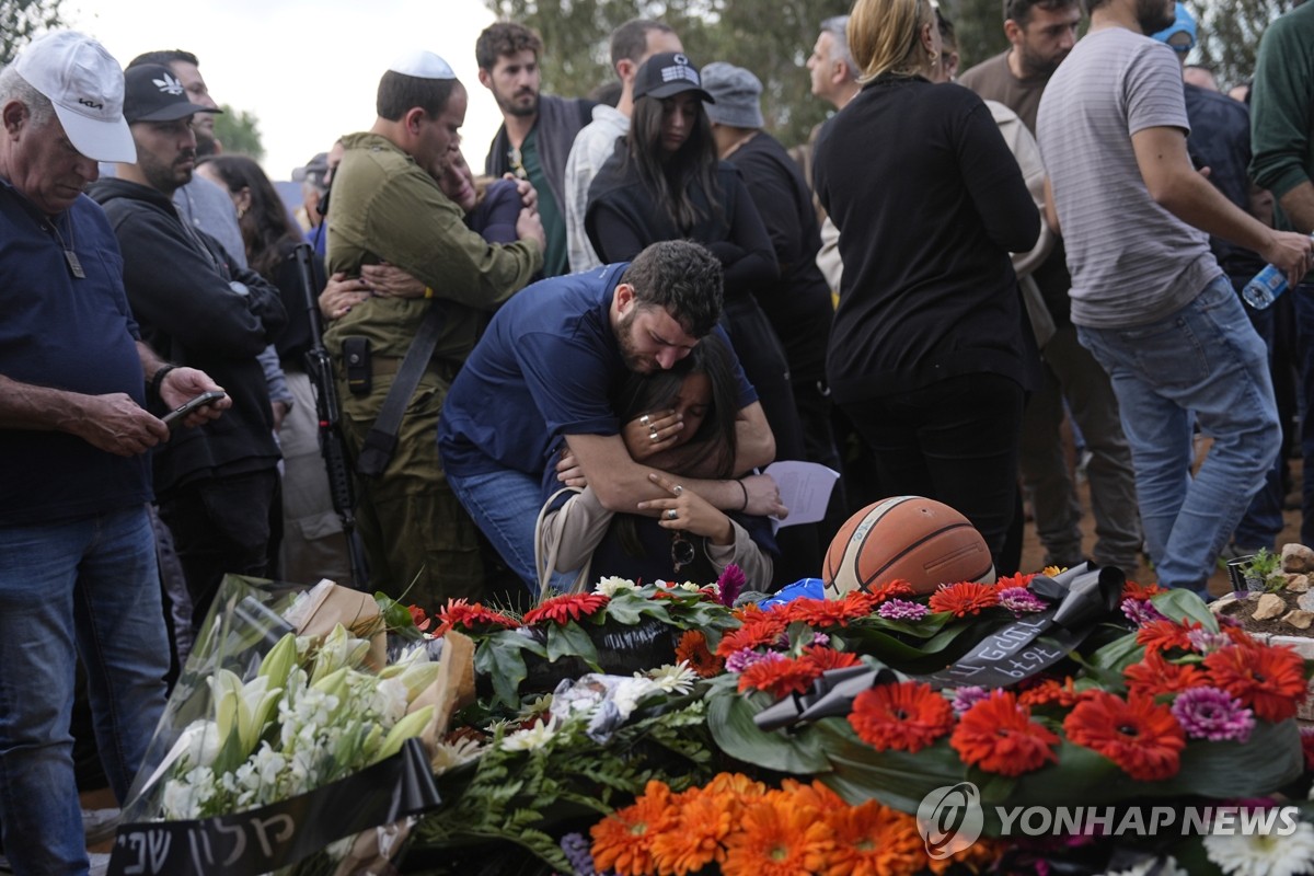 인질사살 후폭풍에도 이스라엘 가자 공세 지속…"100여명 사망"