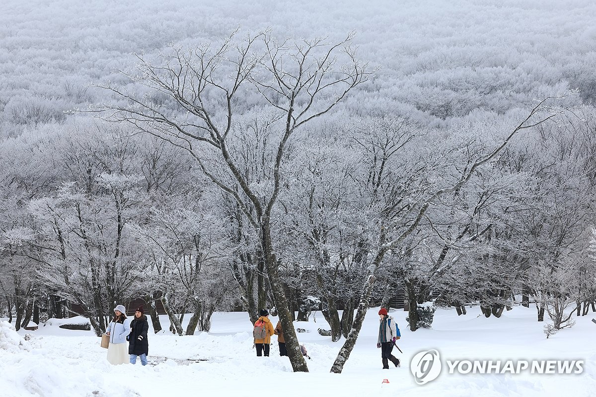 제주 가끔 비 또는 눈…내일까지 적설량 최대 10㎝↑