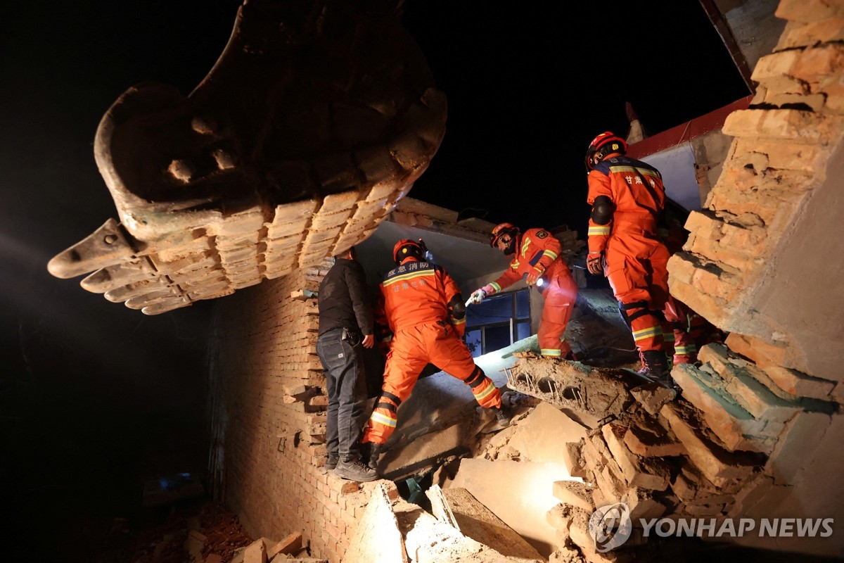 中 간쑤 6.2 강진에 127명 사망…2014년 이후 최대 피해(종합3보)