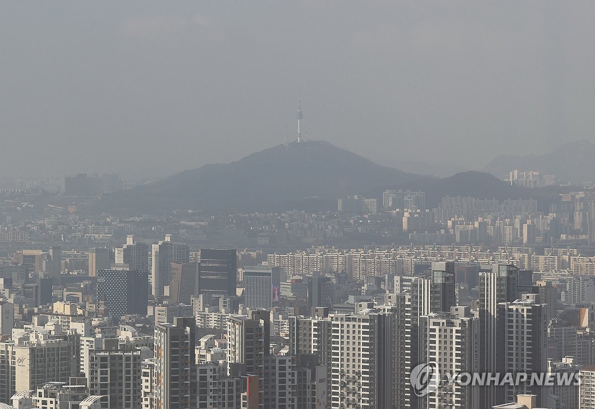 전국 대체로 흐리고 미세먼지도 '나쁨'…강원 곳곳 눈발