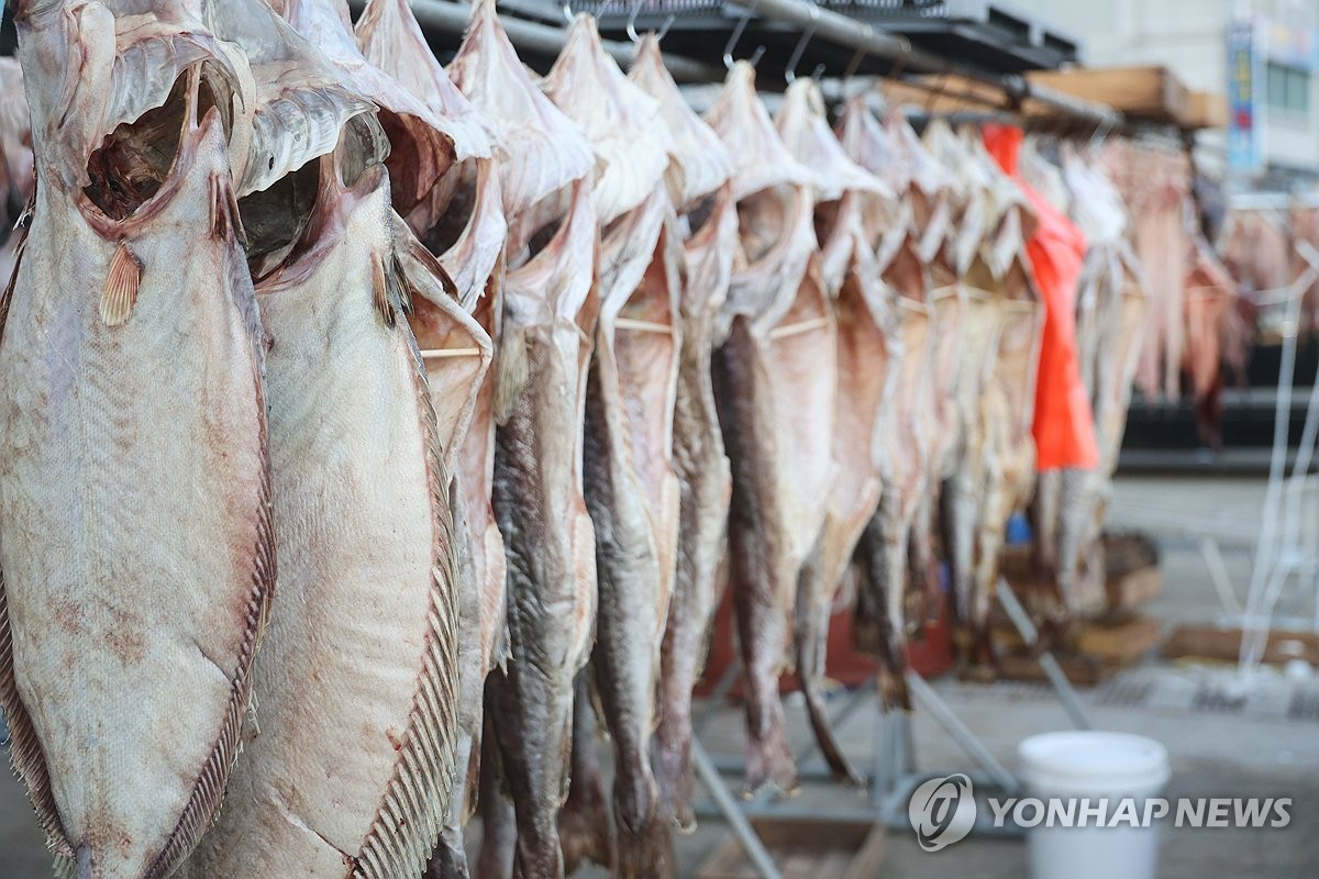 '겨울 진객 대구 돌아왔지만'…어획량 감소에 어민·상인 '울상'