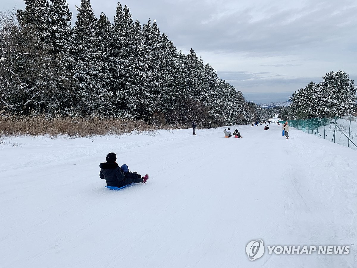 제주 가끔 비 또는 눈…낮 기온 8∼9도