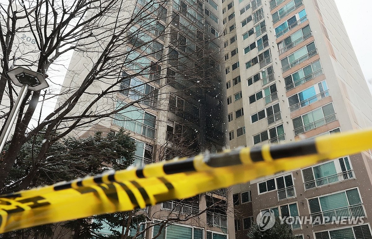 성탄절 화재 참변…7개월 딸 안고 뛰어내린 30대 아빠 하늘로