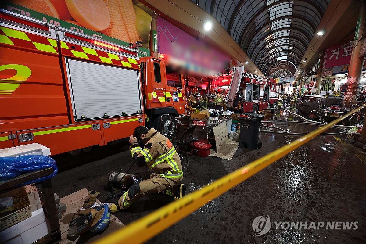 대구 팔달시장 불로 한때 대응 1단계…인명피해 없이 진화(종합)