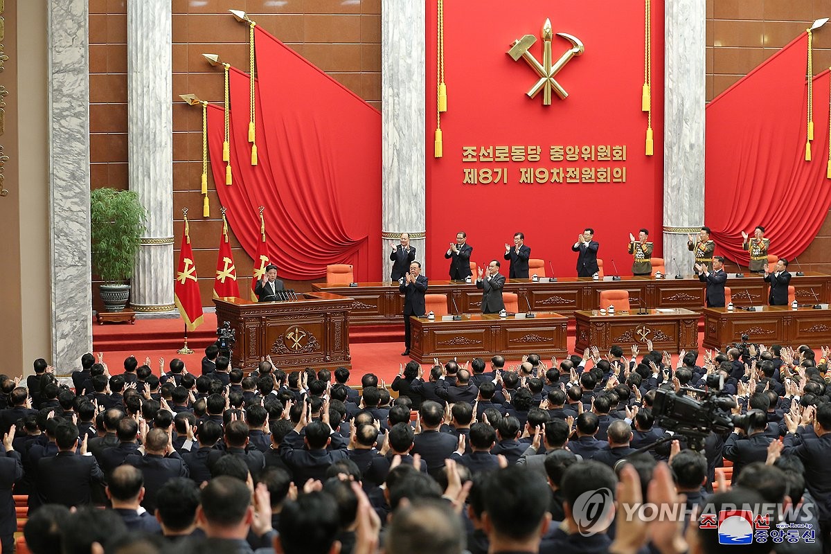 김정은, 남북 '적대적 두 국가 관계' 규정…"언제 가도 통일 성사 안돼"