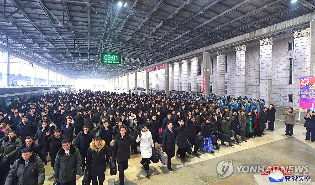 북한 '신년 경축행사' 준비 중…경제 분야 공로자 등 참가
