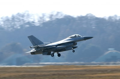주한미군 F-16 전투기 추락…조종사 서해서 구조