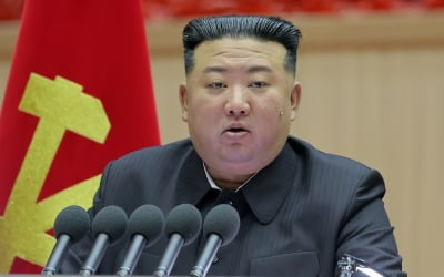 [속보] 김정은 "적이 핵으로 도발할 때 주저없이 핵공격 불사"