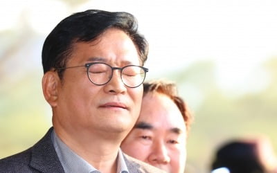 [속보] 송영길 전 민주당 대표, 법원 도착…구속 심사 곧 시작