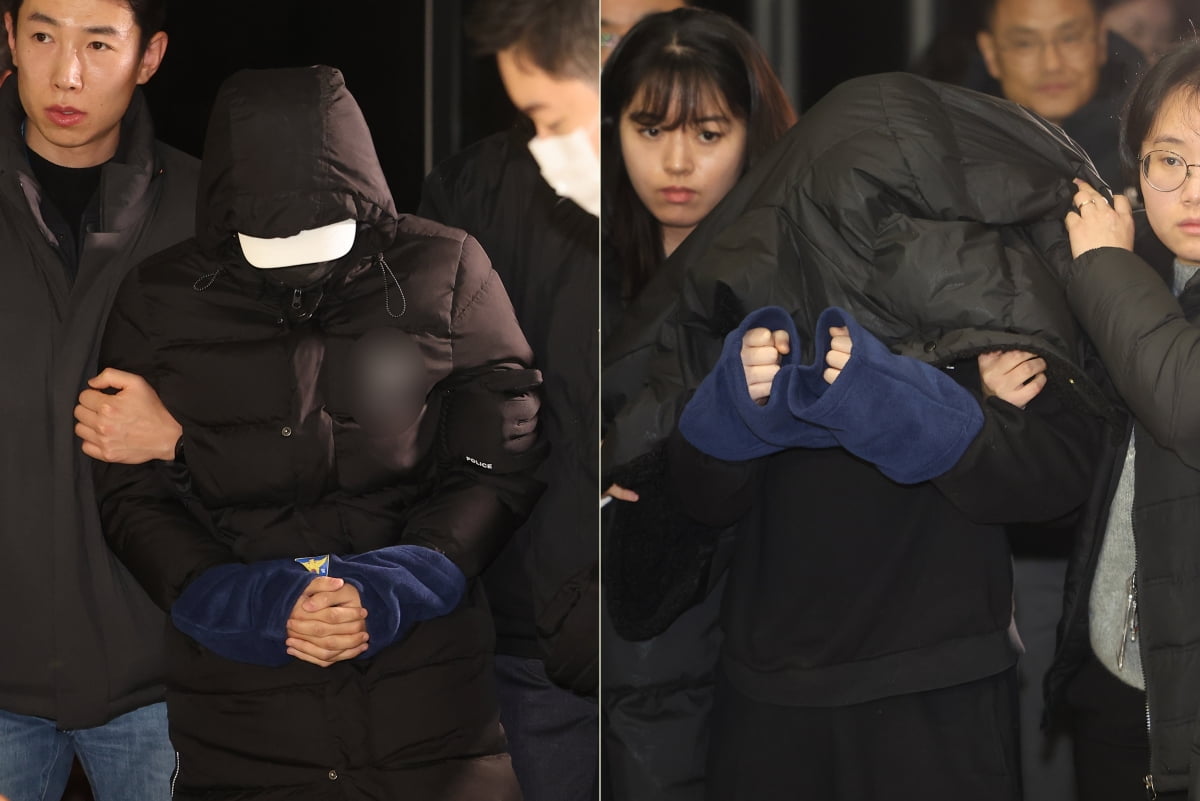 경복궁 담장을 스프레이로 낙서해 훼손하고 도주했던 남녀 피의자들이 경찰에 체포돼 지난 19일 서울 종로구 종로경찰서에 들어오고 있다. /사진=연합뉴스