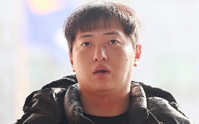 '김하성 협박 혐의' 임혜동 2차 경찰 출석…휴대전화 포렌식