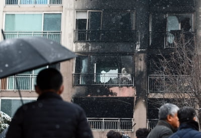 성탄절 새벽 불길서 딸 구하고 숨진 아빠…눈물의 발인식