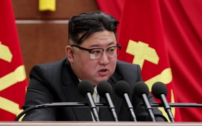 김정은 "대한민국과 통일 성사될 수 없어…내년 정찰위성 3개 추가 발사"