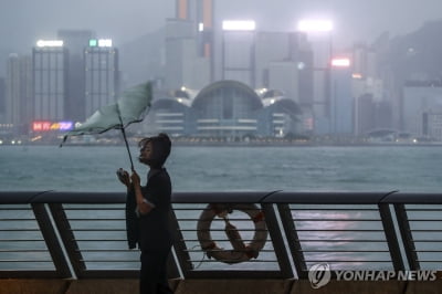 홍콩 증시, 이제 태풍 강타 해도 문 연다…내년 7월부터 실시
