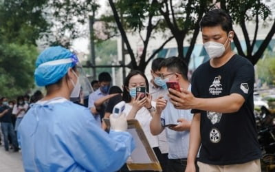 "中폐렴확산에 '건강코드' 재등장…상하이공항 코로나 검사재개"