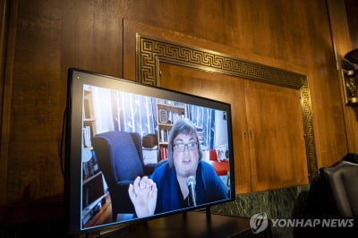 "저커버그에 6천500억 받은 하버드대, 페북 비판 연구자에 재갈"