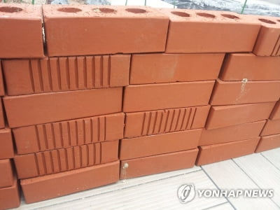 이웃 차량 26대 '벽돌 테러' 가한 60대 심신미약 형량 감경