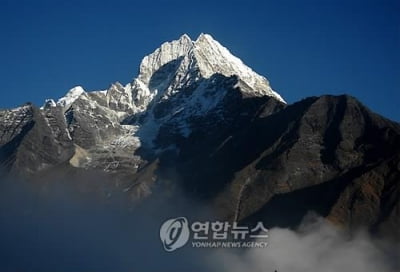 에베레스트에도 찾아온 기후위기…쿰부빙하 상태 위험수준