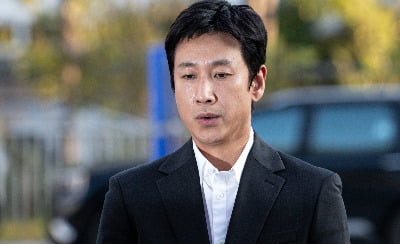 세 번이나 포토라인 선 이선균, '비공개 요청' 경찰이 거부