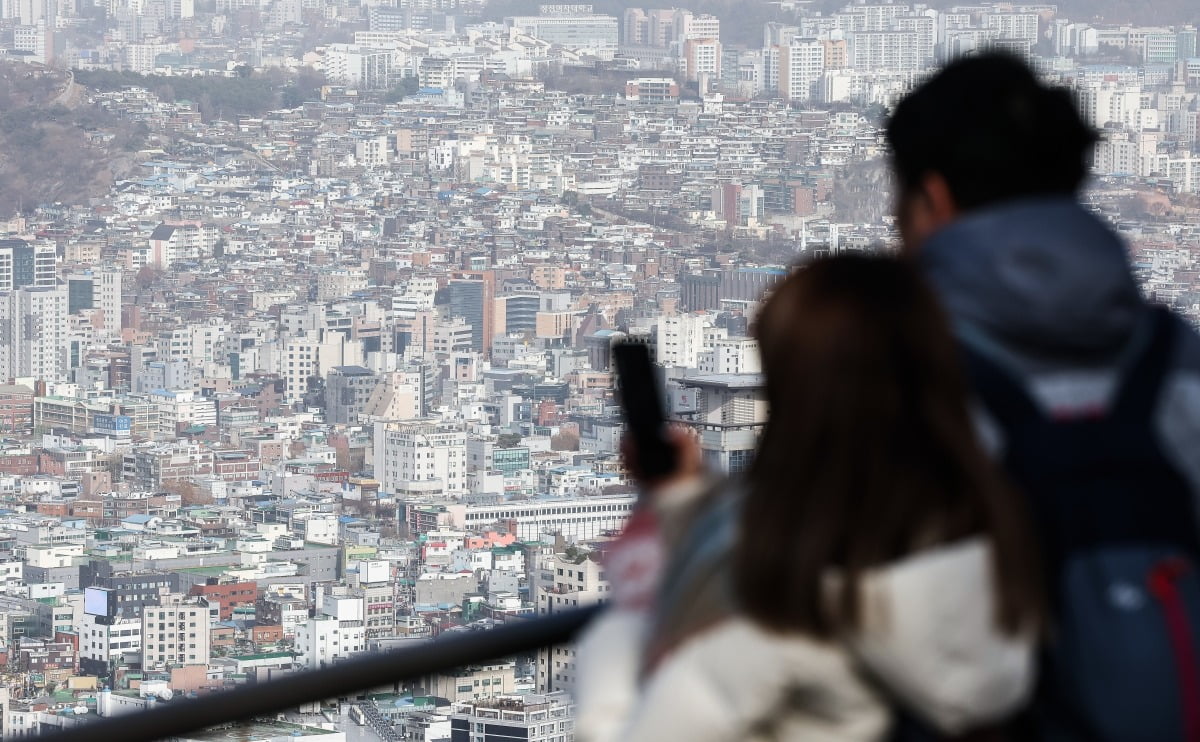 서울 남산타워에서 바라본 아파트. 사진=뉴스1