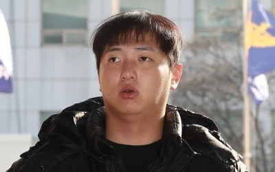 '김하성 협박 혐의' 임혜동 경찰 출석…"사실과 다른 부분 있어"