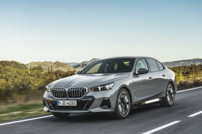 BMW, 8년 만에 벤츠 제치고 '수입차 1위' 올랐다